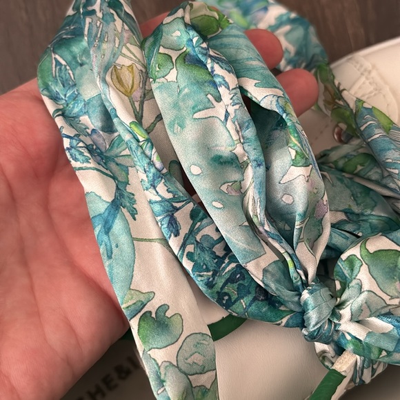 Shein white sneakers with printed laces - Picture 8 of 8